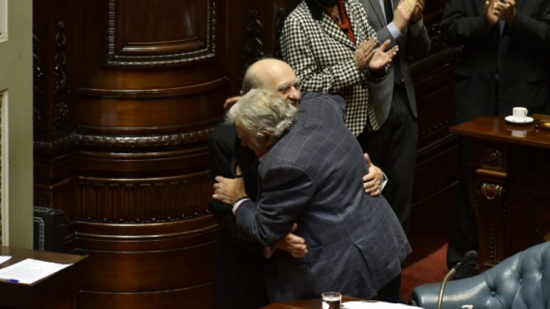 Los expresidentes Mujica y Sanguinetti dejaron sus bancas de senadores
