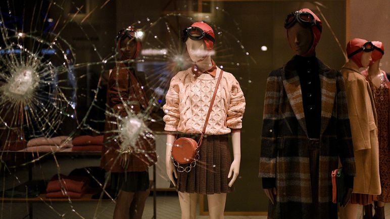 Fuertes disturbios en Milán y Turín por las medidas del Gobierno