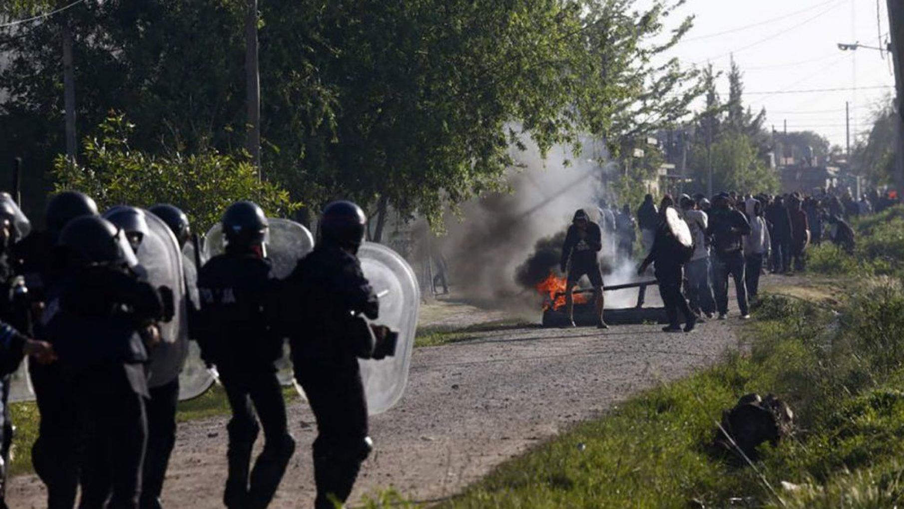 Brutal desalojo en Guernica: hubo enfrentamientos, heridos y detenidos