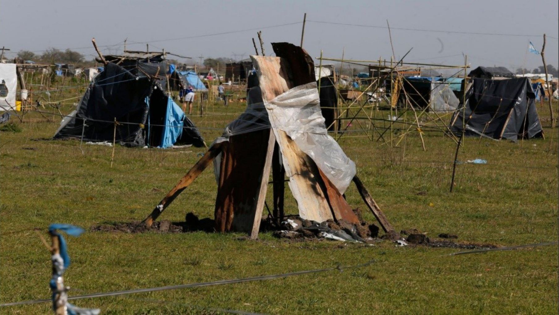 El que labura cierra y el que usurpa hace negocio