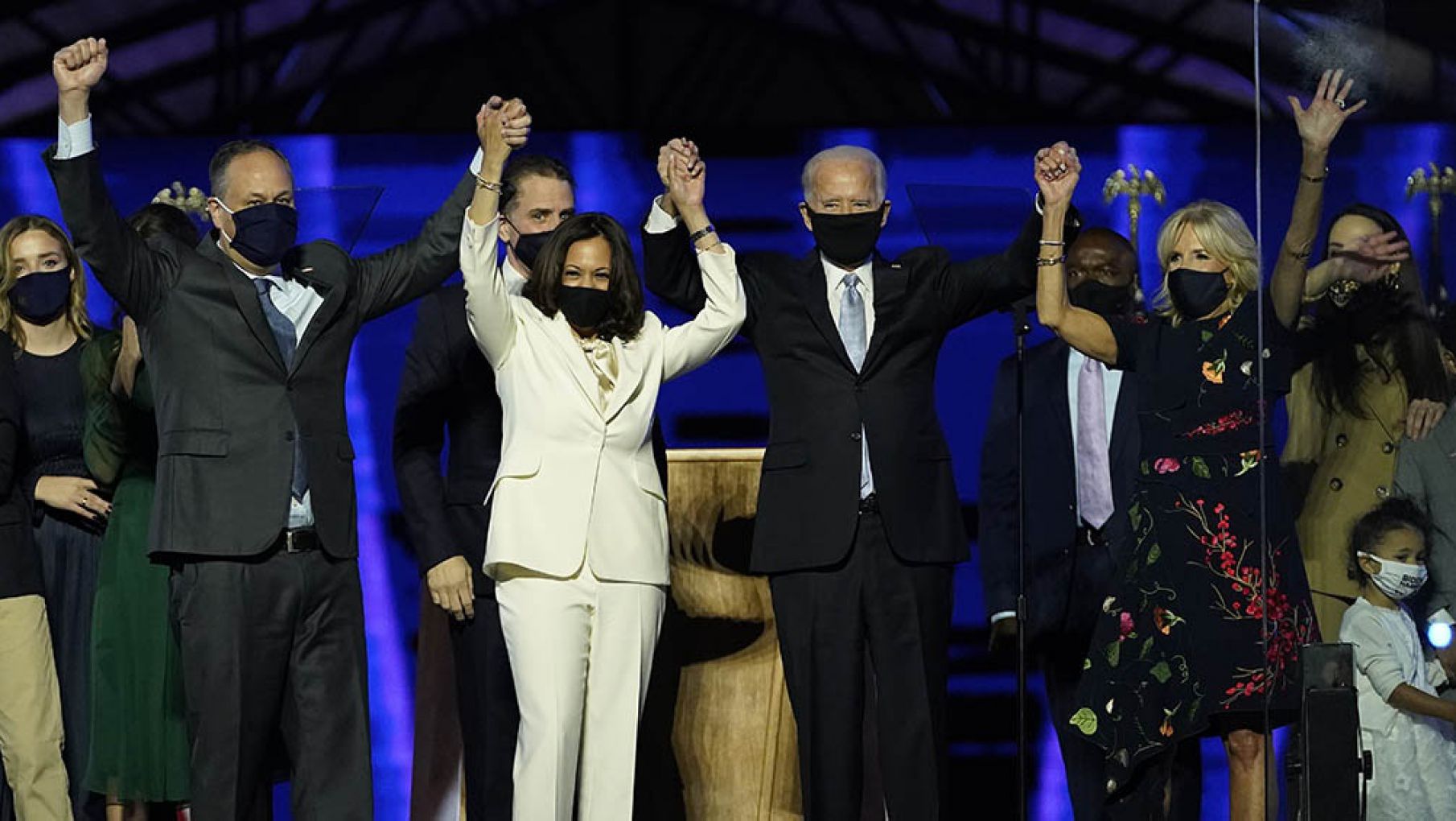 Biden nombra a un excanciller preocupado por el clima y a un inmigrante latino