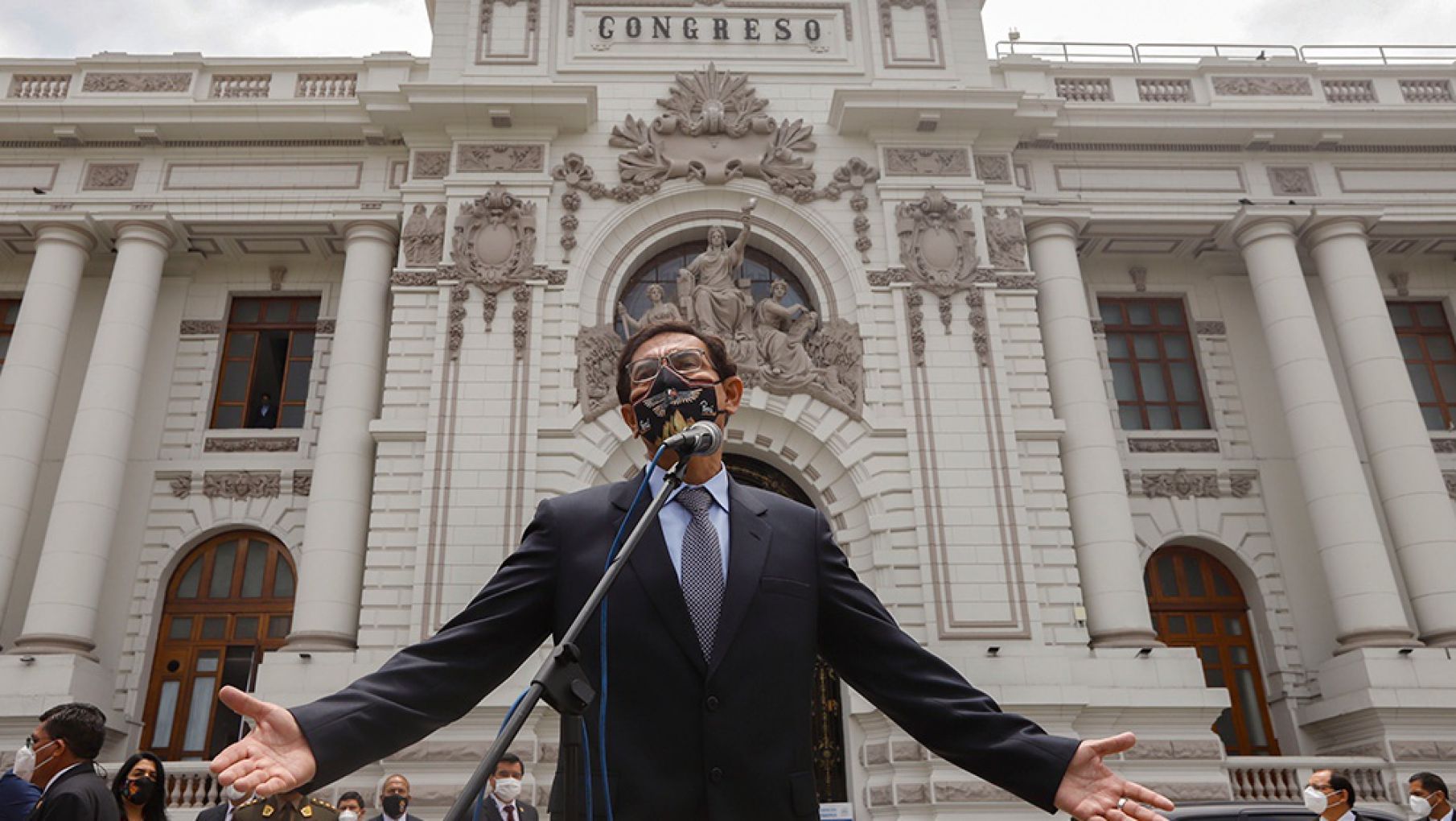 A cinco meses de las elecciones, el Congreso del Perú destituyó a Vizcarra