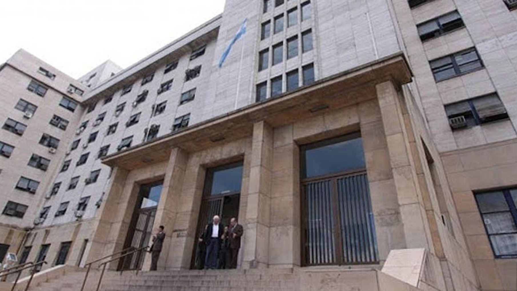 Comienza el trámite para cubrir las vacantes de Bruglia y Bertuzzi