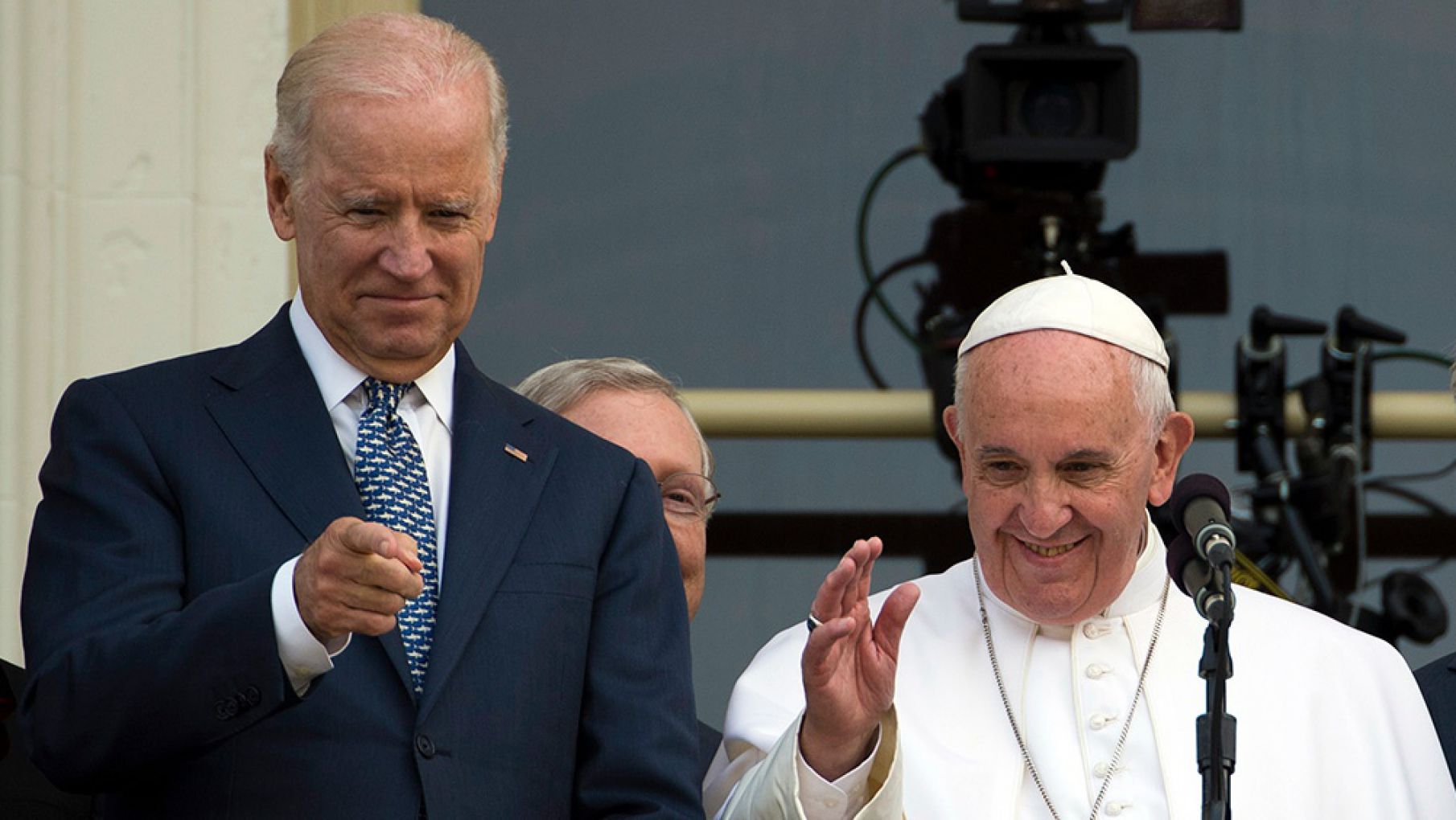 Luego de que el Vaticano reconociera su triunfo, el Papa felicitó a Biden