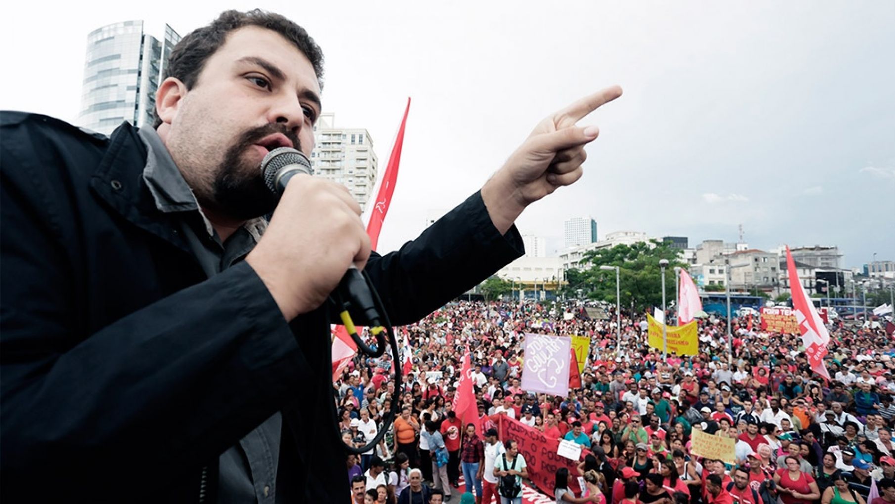 Boulos, el candidato que hace campaña en su autito, al estilo Kicillof