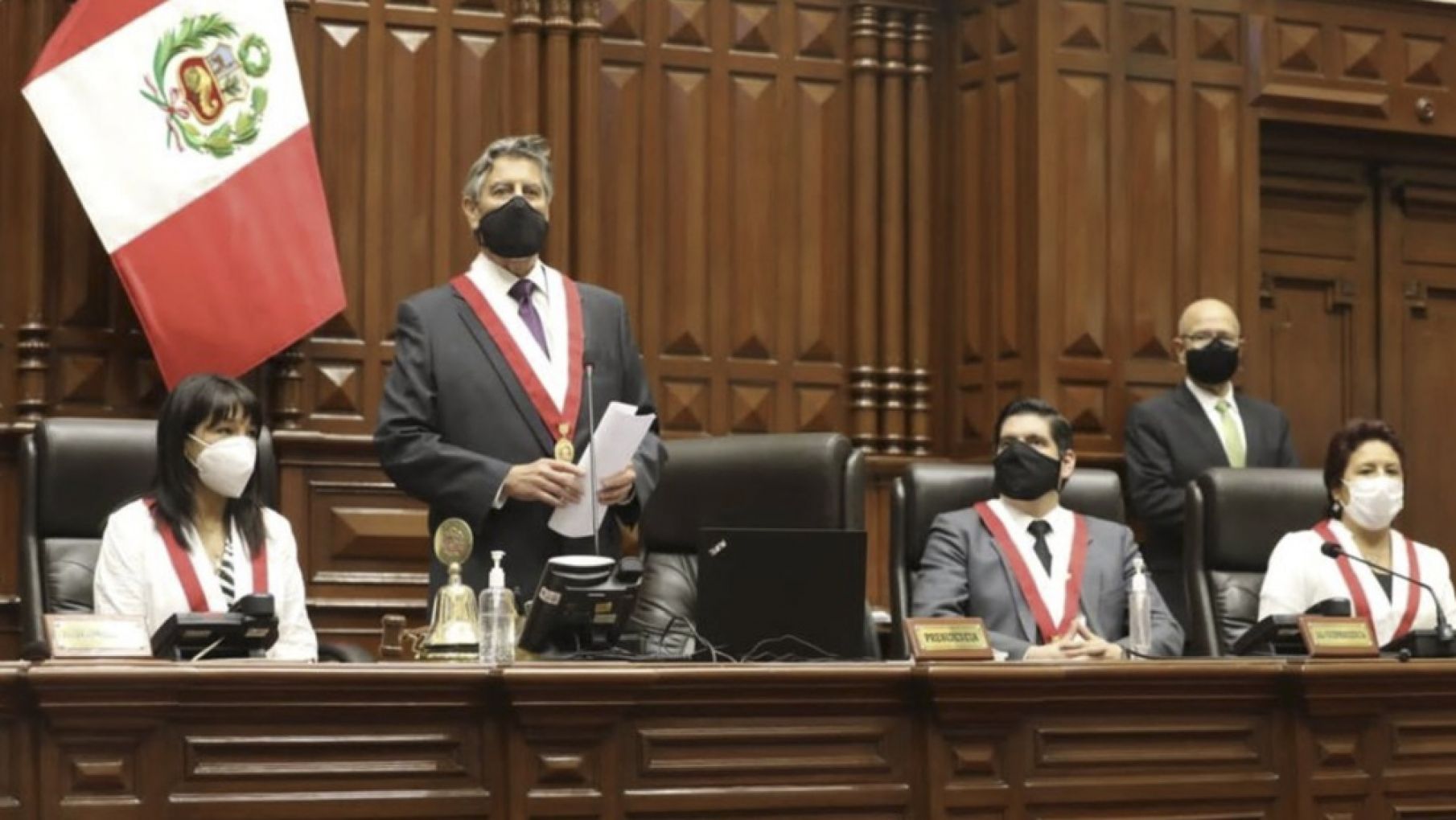 El centrista Sagasti será el cuarto presidente de Perú en menos de tres años