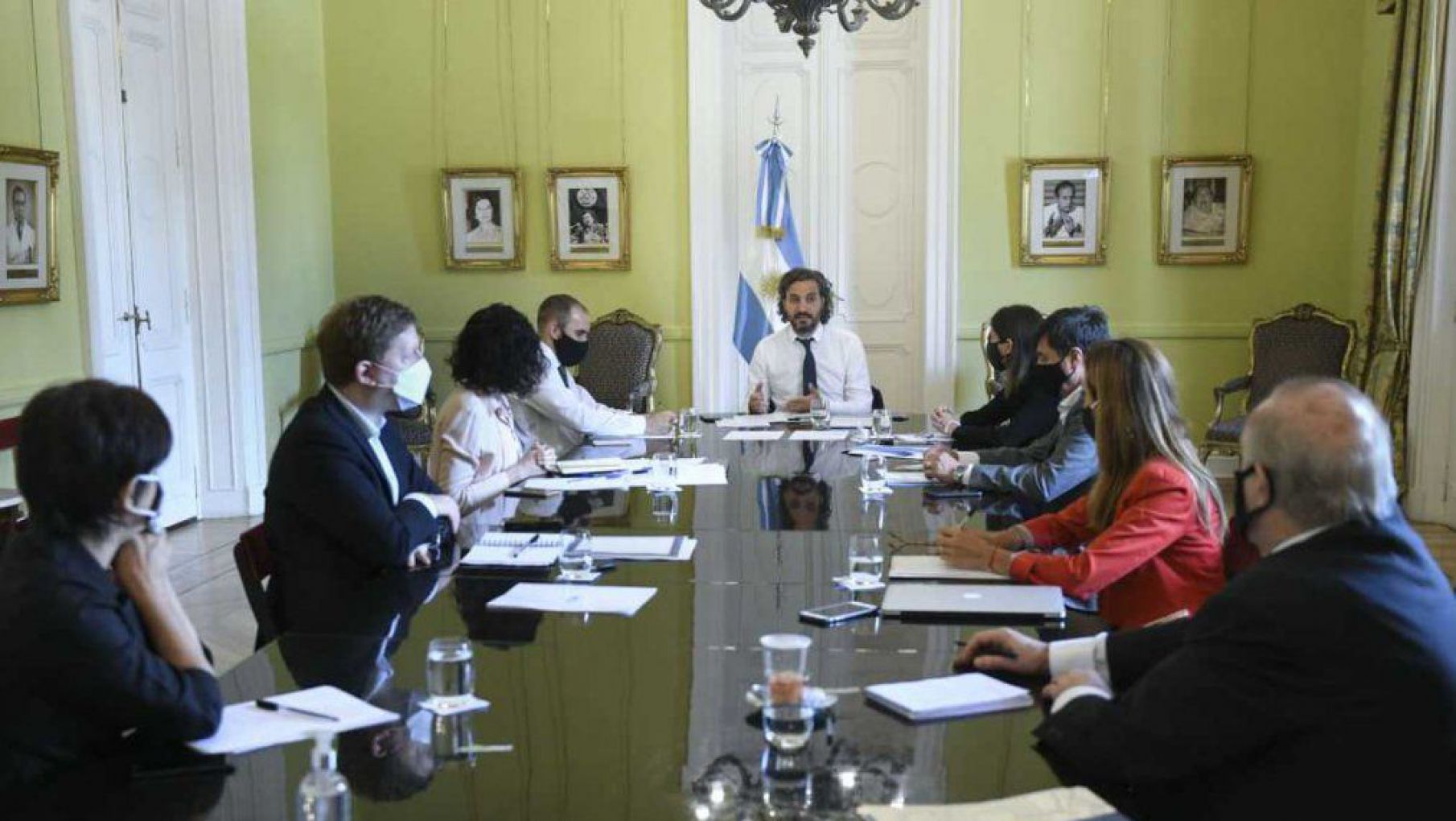 El Gobierno lanza un plan social de casi 10 mil pesos, en el cual los beneficiarios deberán trabajar