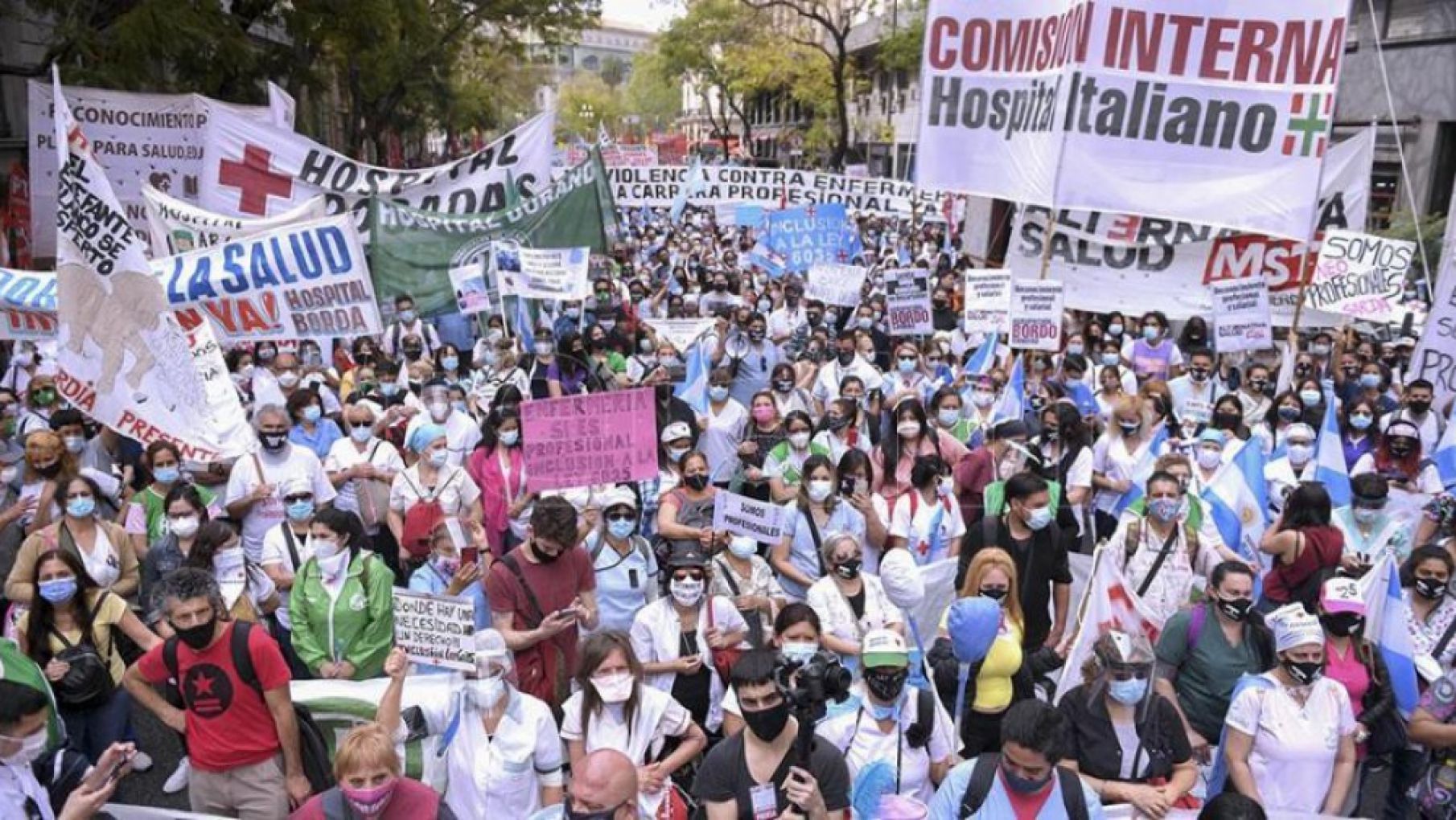 Enfermeros de la Ciudad iniciaron paro de 48 horas con acampe en Plaza de Mayo