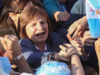 Bullrich se suma a la cruzada contra los docentes y pide que los padres denuncien el "adoctrinamiento en las escuelas"