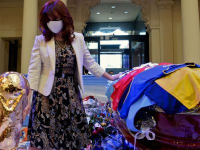 En medio de los incidentes, Cristina Kirchner asistió al velorio en Casa Rosada