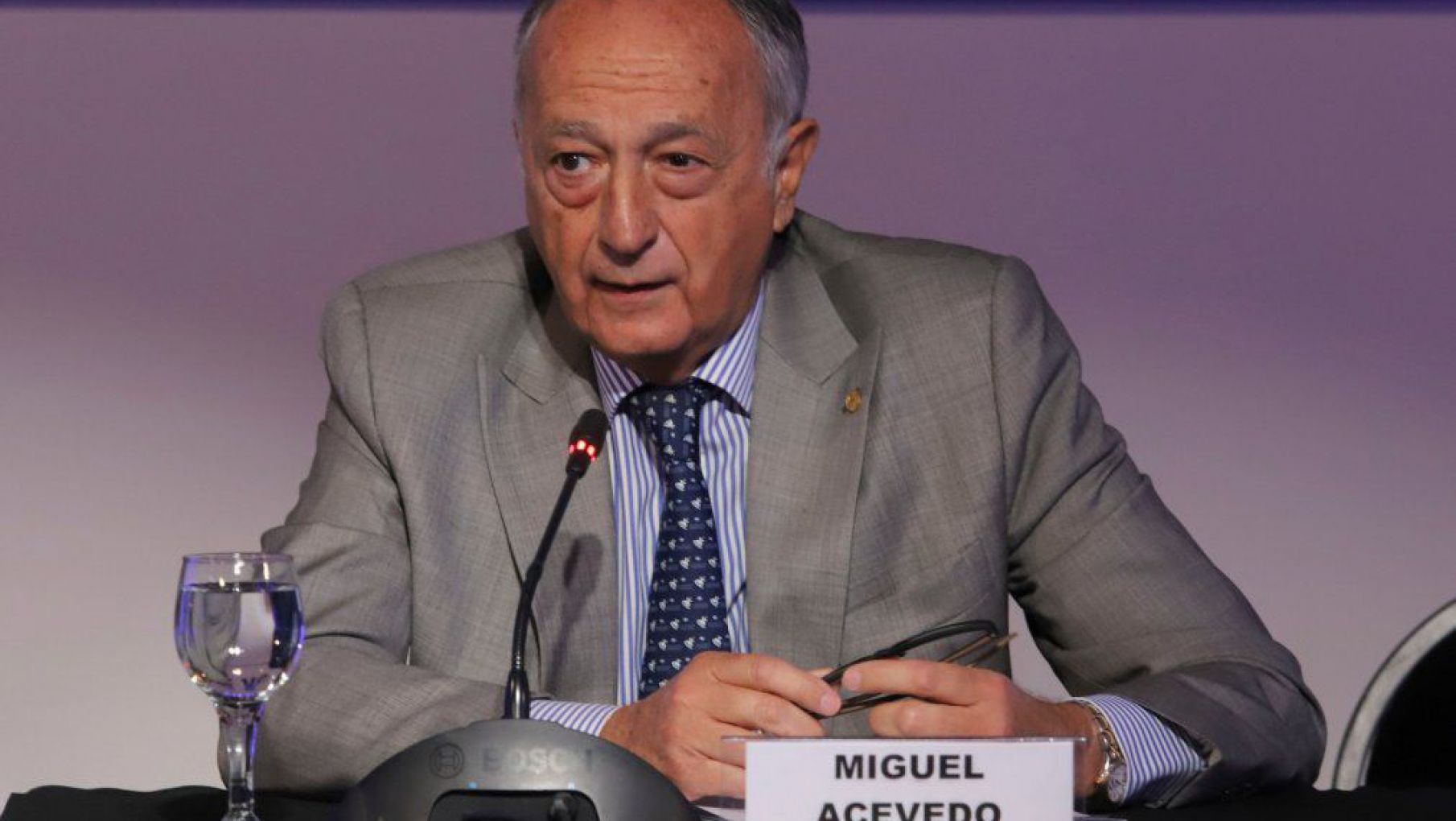 Acevedo y el impuesto a la riqueza, la ley de teletrabajo y una eventual devaluación