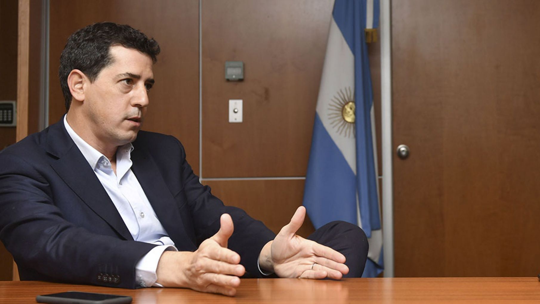 De Pedro: "Parece que quieren democracia sin Congreso y federalismo sin provincias"