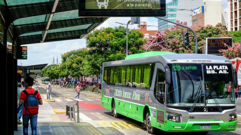 La UTA advierte que en las próximas horas podría haber "paro total" en el AMBA