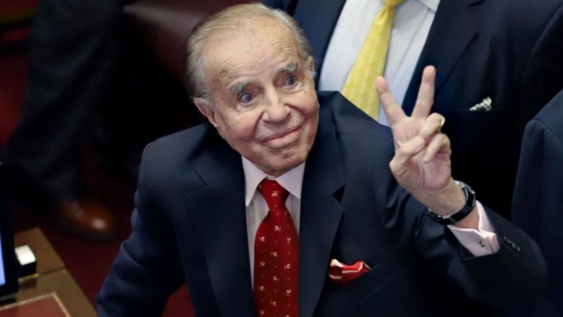 Internaron de urgencia a Menem tras haber sufrido una descompensación en su casa