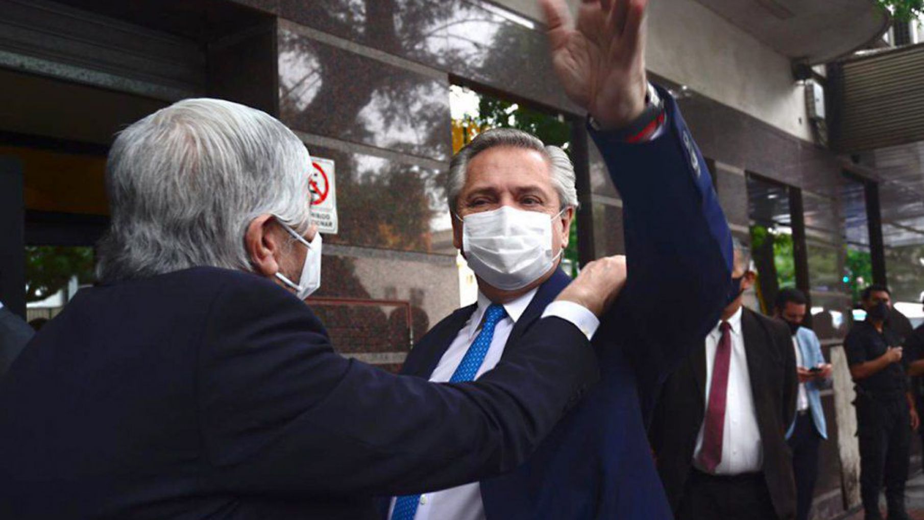 Alberto Fernández se reunió con Moyano y advirtió: "Antes que nada soy un compañero"