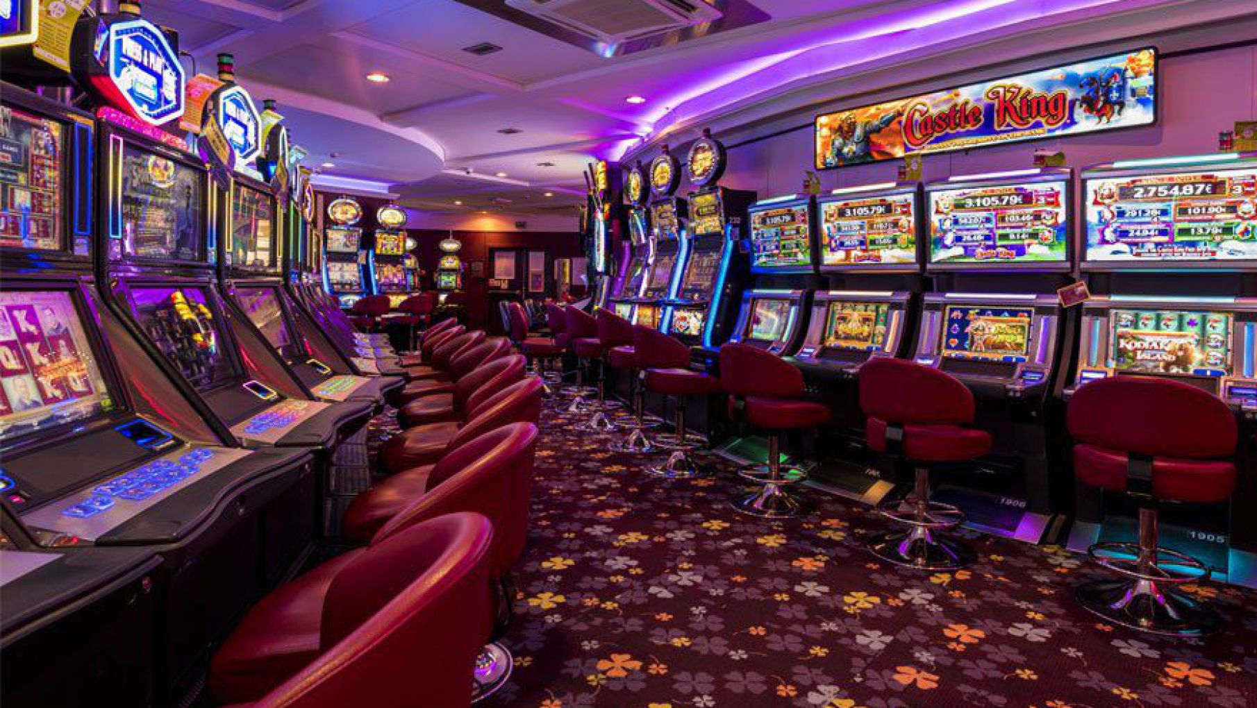 Mientras aumentan los casos, autorizan bingos, casinos, boliches y eventos religiosos