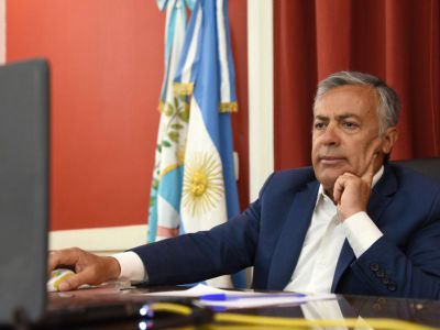 Cornejo acusó al Gobierno de "vender humo" con la llegada de las vacunas