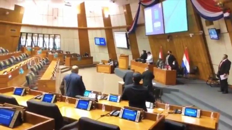 Insólito gesto de diputados en Paraguay tras aprobarse el aborto en Argentina
