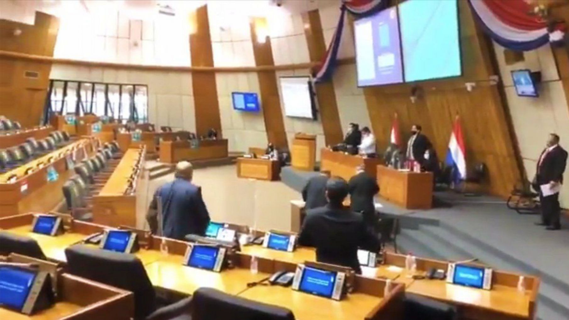 Insólito gesto de diputados en Paraguay tras aprobarse el aborto en Argentina