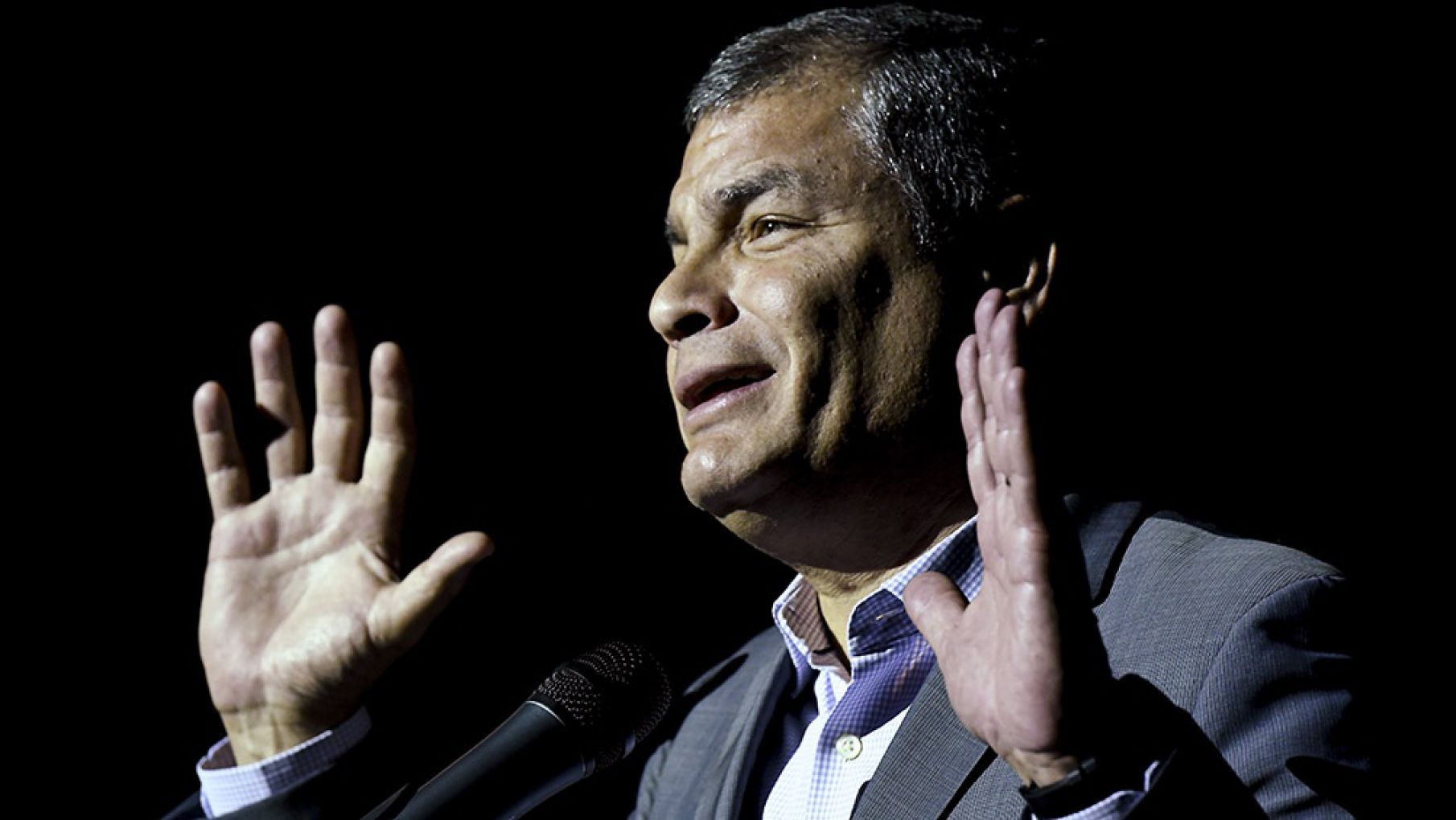 Prohiben en Ecuador la propaganda electoral con la imagen de Correa