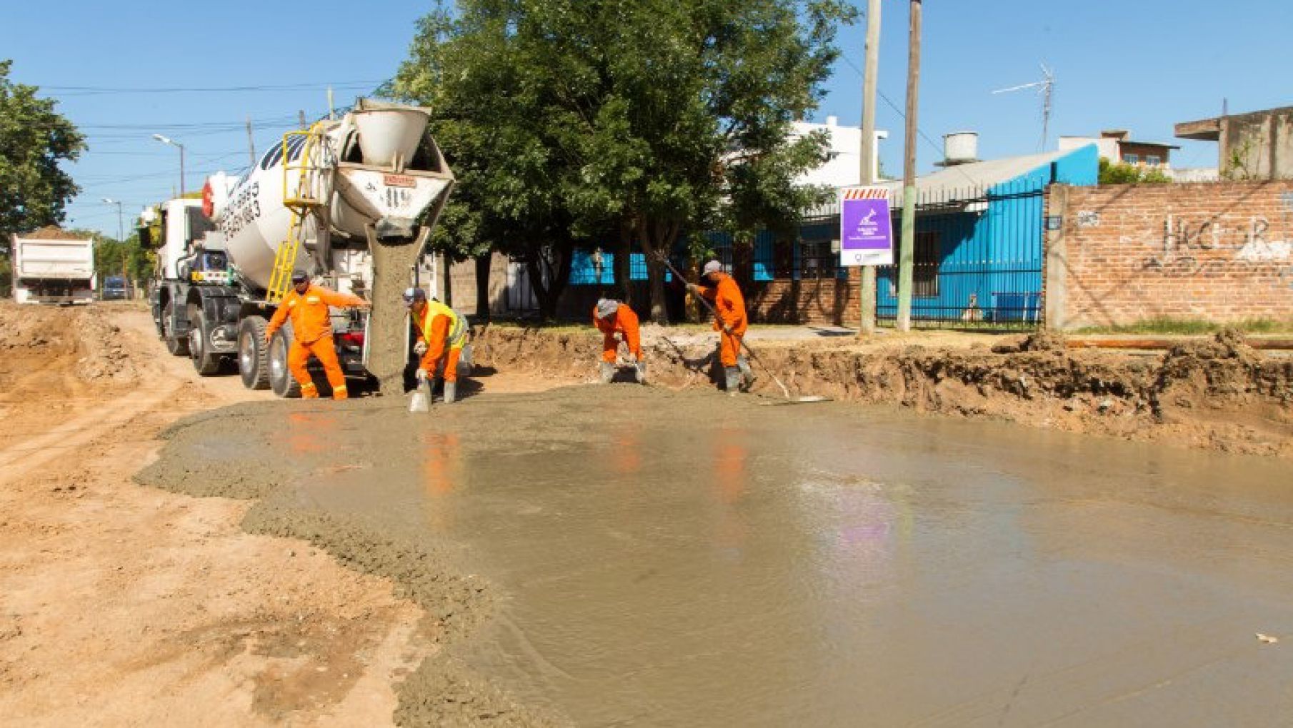 Avanzan obras en barrio Kolynos, un compromiso de Mayra Mendoza