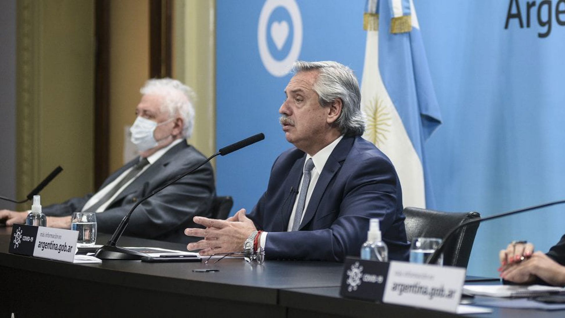 El Gobierno anunciará hoy que avanzará con la aplicación de la vacuna rusa en mayores de 60 años