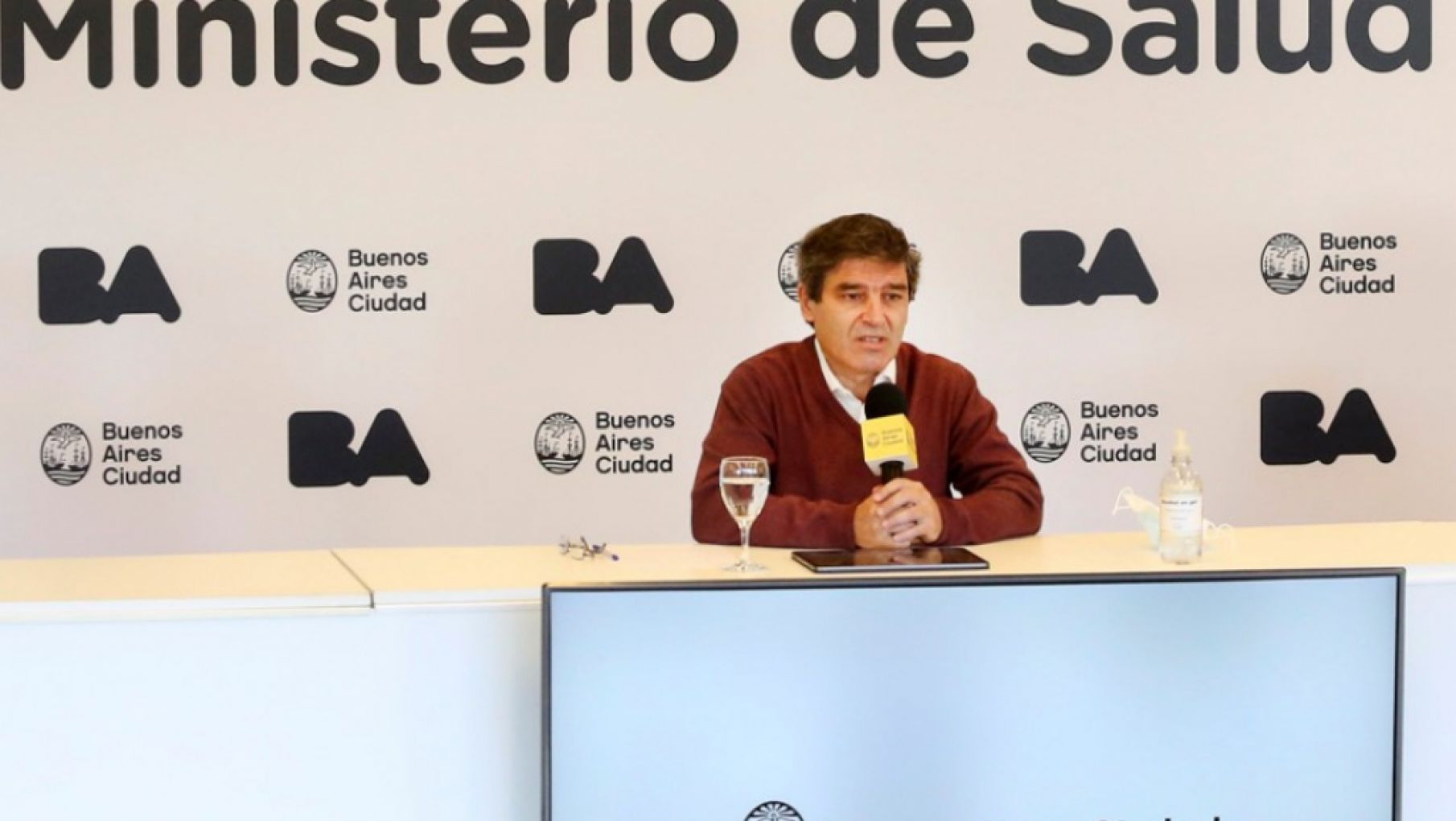 Fernán Quirós se quejó contra el Gobierno por demoras en la entrega de la Sputnik V