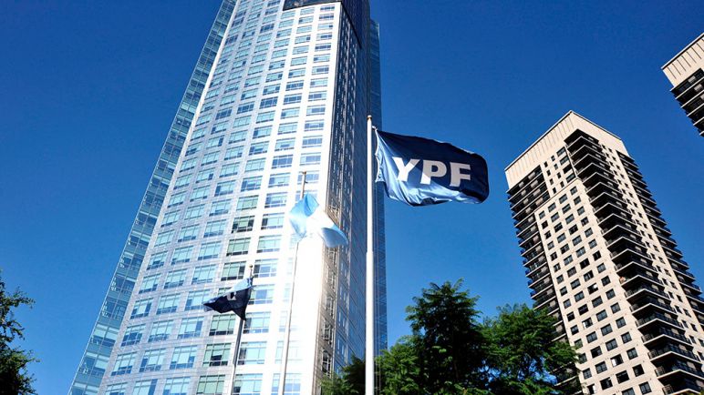 YPF cerró "exitosamente" su canje de deuda con 60% de aceptación