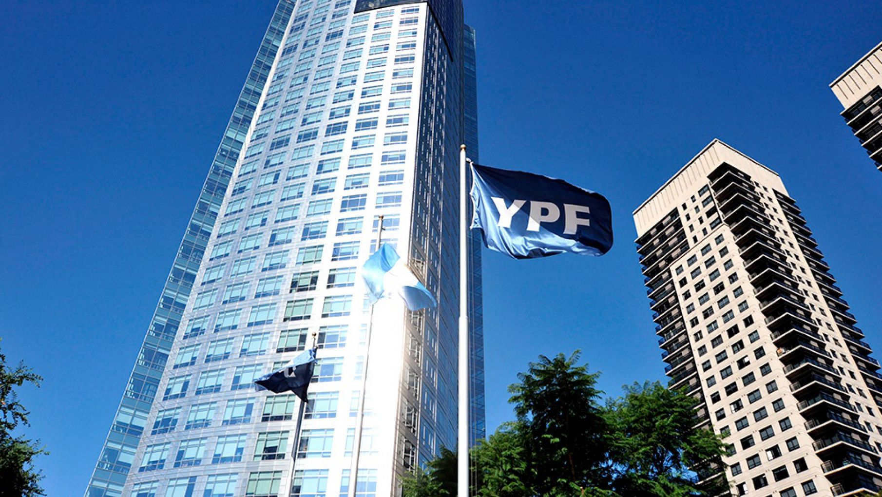 YPF cerró "exitosamente" su canje de deuda con 60% de aceptación