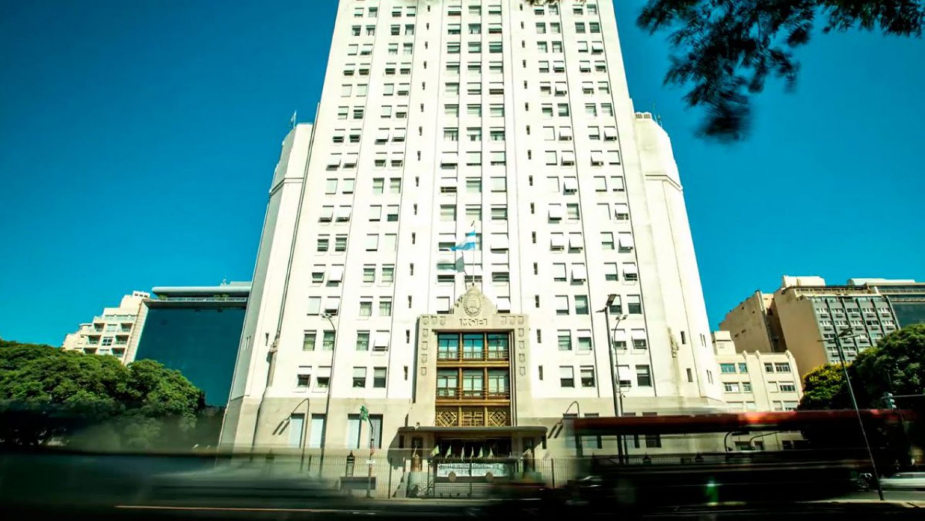 Tres días después del escándalo, finalmente allanan el Ministerio de Salud