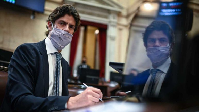 Para Lousteau, es un caso más de "apropiación permanente del Estado"