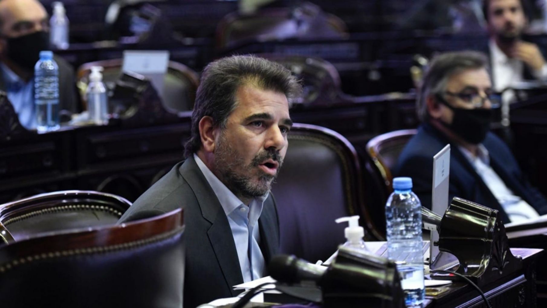 Diputados del PRO defienden el plan de vacunación de Larreta: "No somos lo mismo"