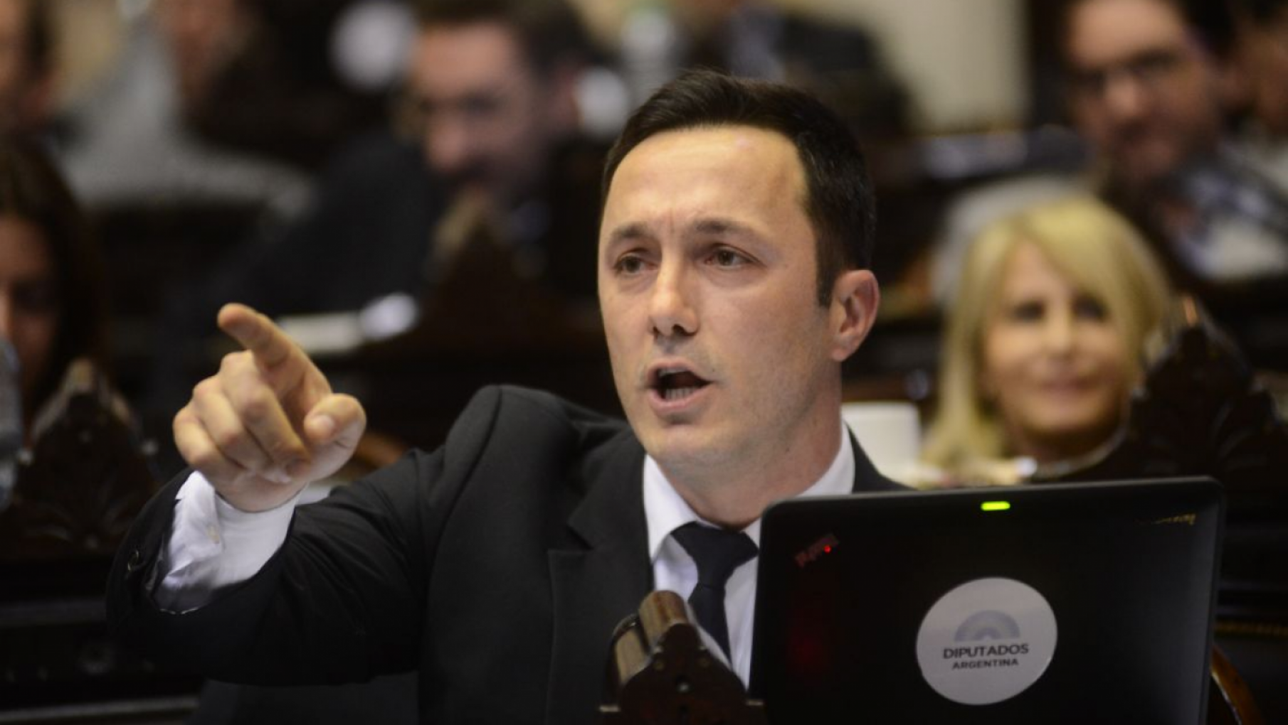 Critican derogación del decreto que impedía la entrada de extranjeros con antecedentes penales al país