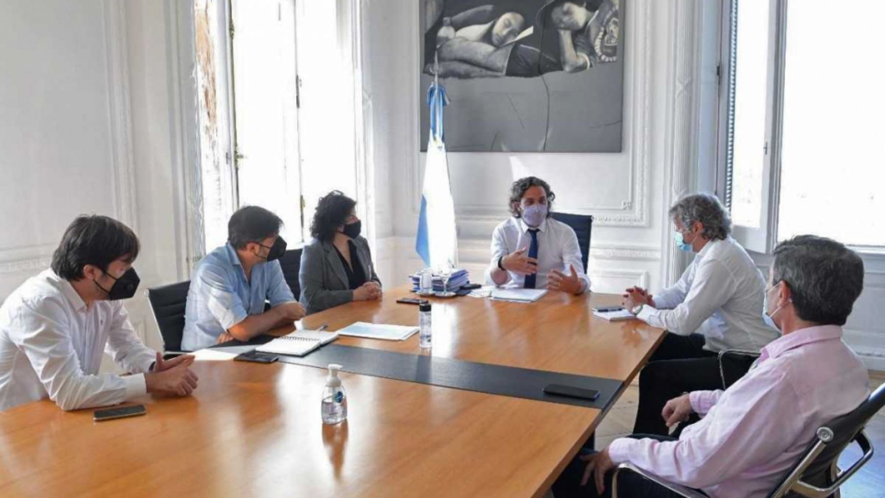 El Gobierno limitará al transporte y negocia con la Ciudad las restricciones a la nocturnidad