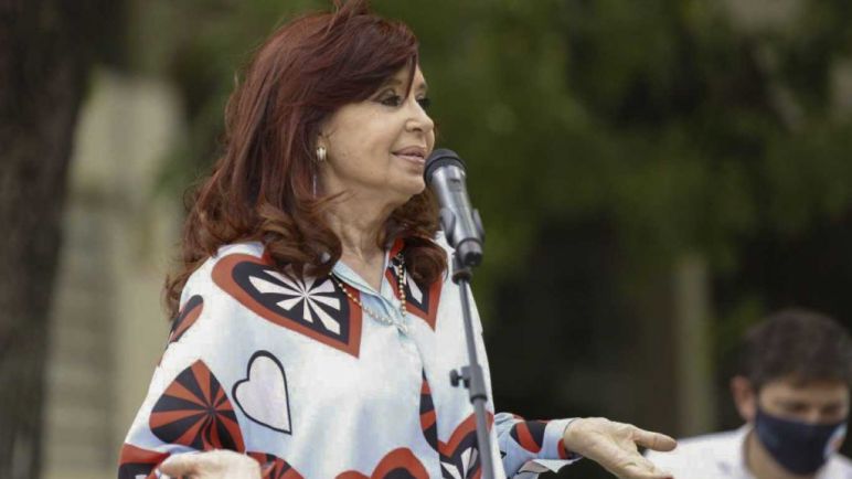 CFK pide que se investigue si el ex secretario de Macri omitió información