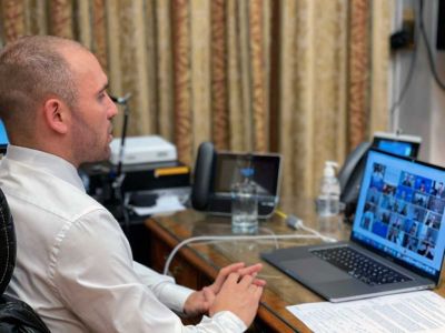 Guzmán se reunió con funcionarios españoles en busca de apoyo