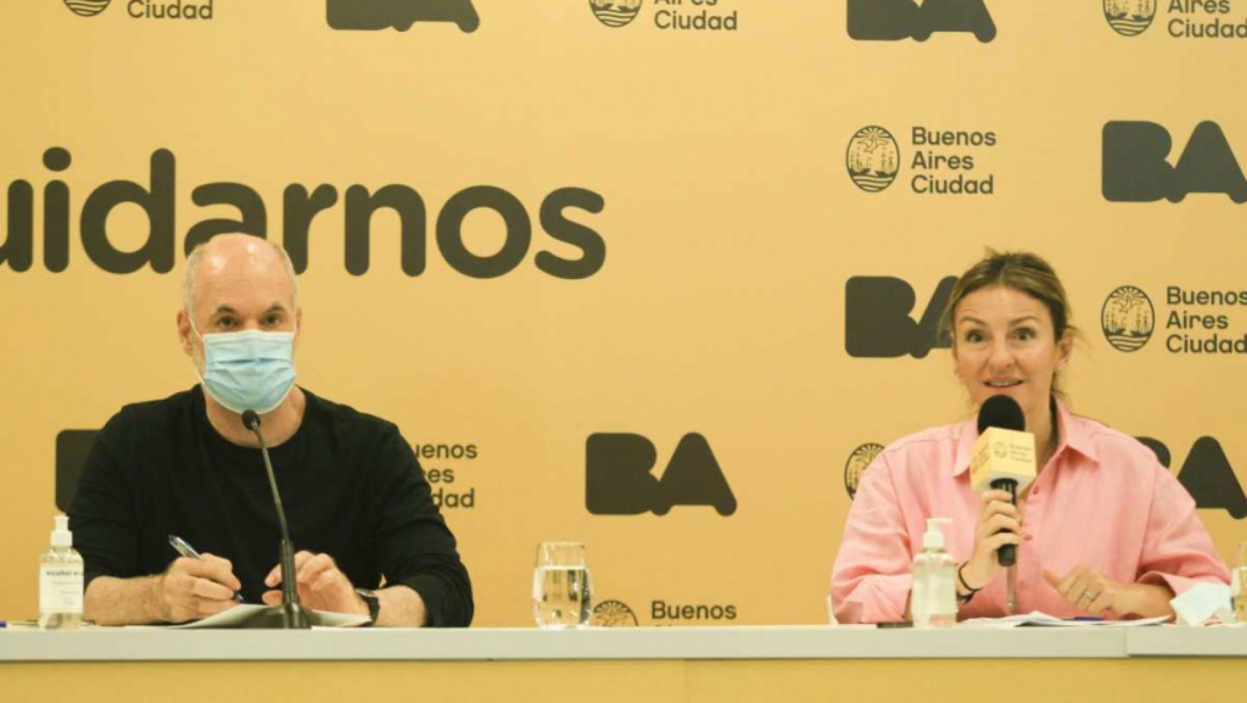 Acuña: "No estamos para pelear con los sindicatos, sino por los chicos"