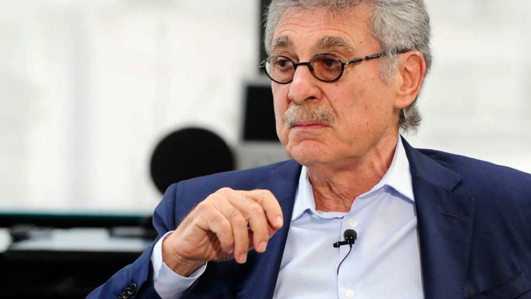 Denuncian a Sigman y AstraZeneca por cobrarle al Estado y no traer las vacunas