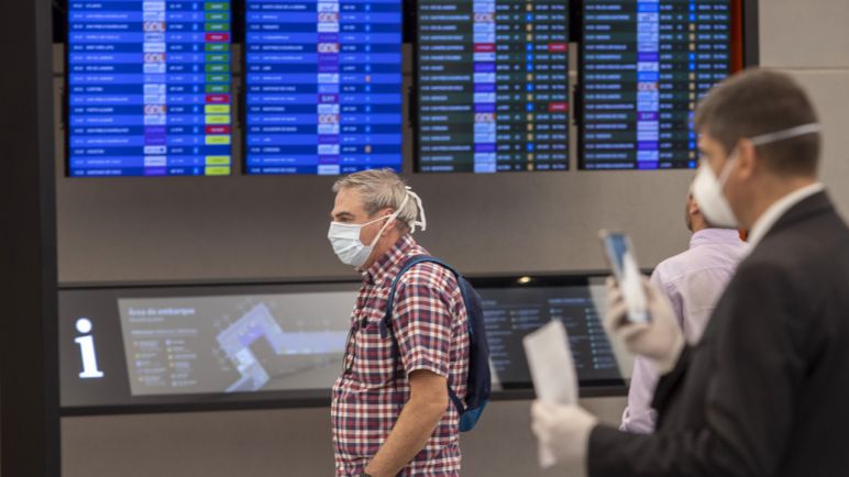 Denunciaron ante la Justicia a la empresa que realiza los testeos en Ezeiza