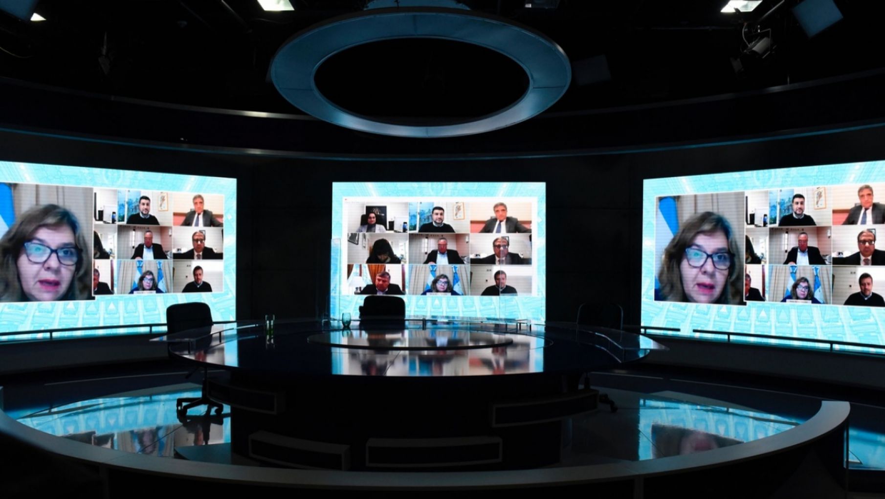 Sin la presencia de la oposición, la Comisión Bicameral avaló el DNU sobre las restricciones