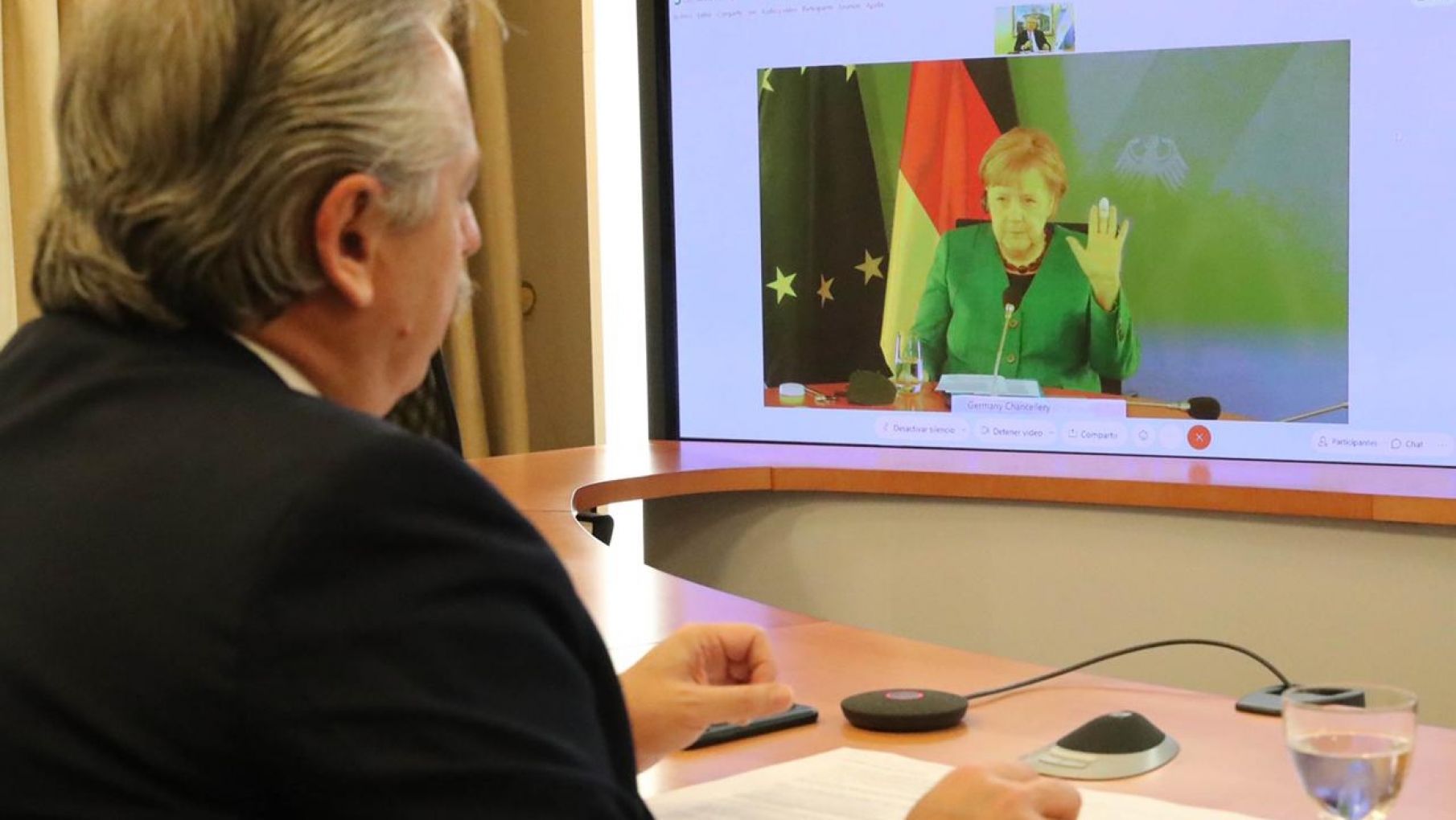 Merkel apoyó a la Argentina en la negociación con el Fondo