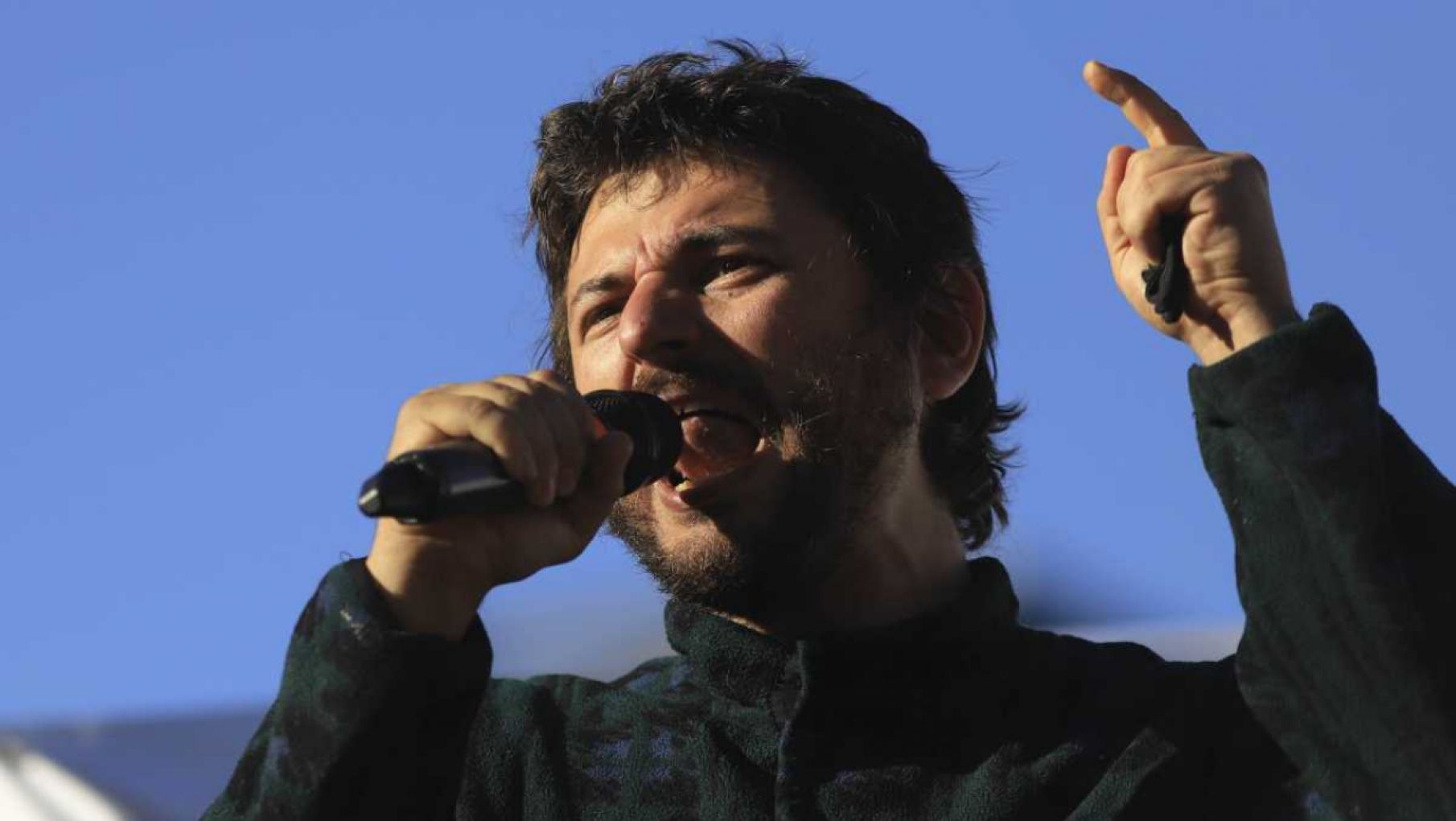 Grabois aseguró que su pasaporte y DNI "están vigentes y en regla"