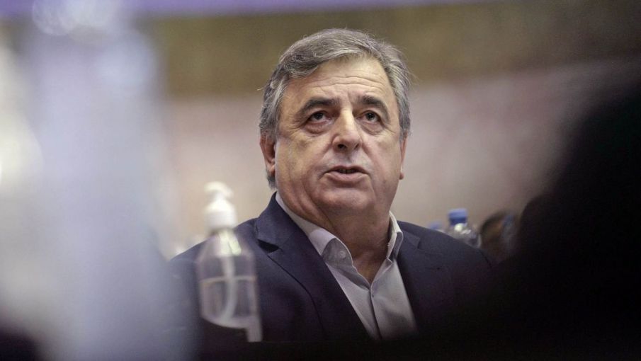 La oposición propuso "corregir el marco legal" para firmar con Pfizer