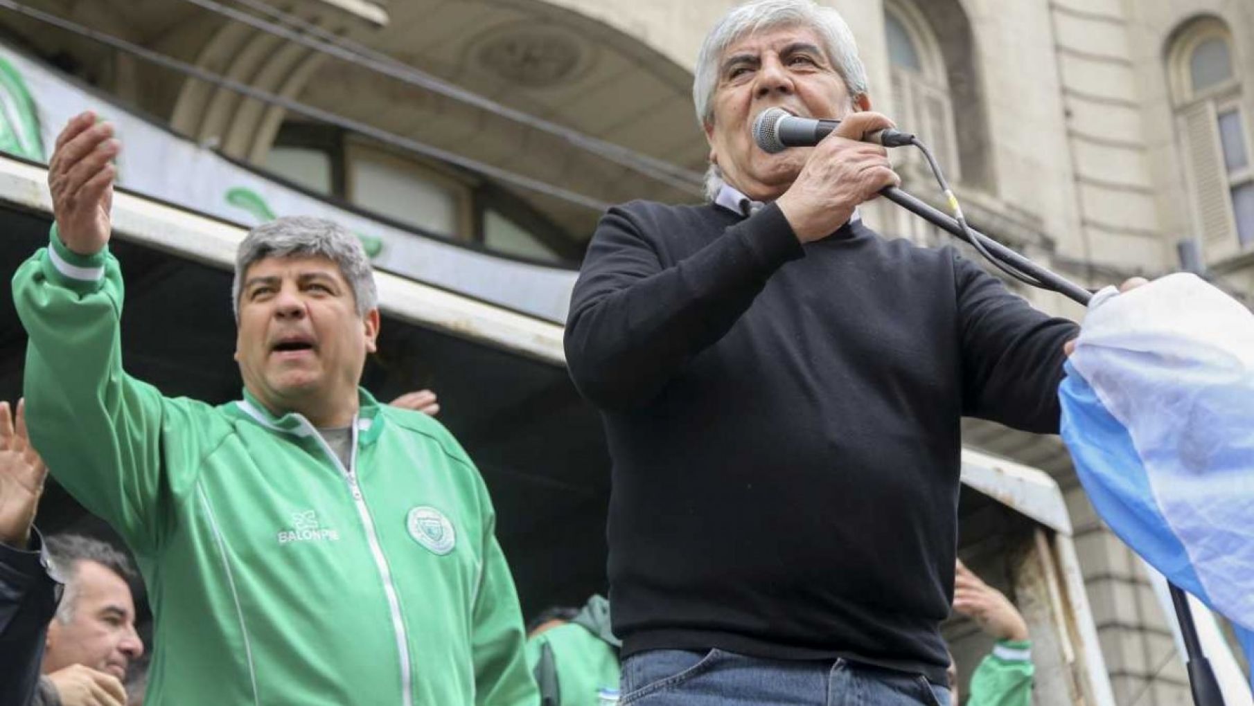 Paritarias: los Moyano piden un incremento salarial del 52%