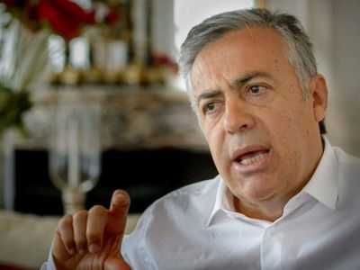 Cornejo: "En lugar de ironizar debería conseguir las segundas dosis"