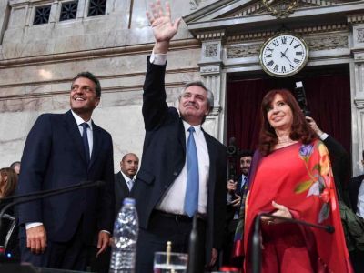 Las restricciones a los vuelos desataron una feroz interna en el Gobierno