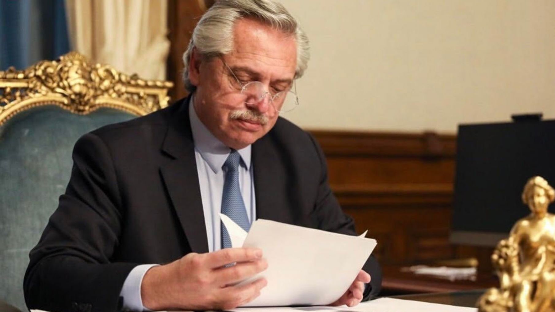 El Gobierno prepara un DNU para habilitar la llegada al país de las vacunas de Pfizer, Moderna y Janssen