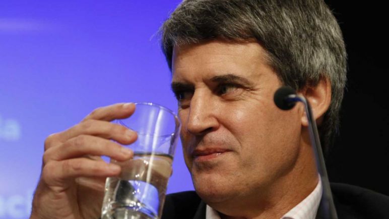 Prat Gay advierte: "Si el Gobierno levantara el cepo, sería desastroso"