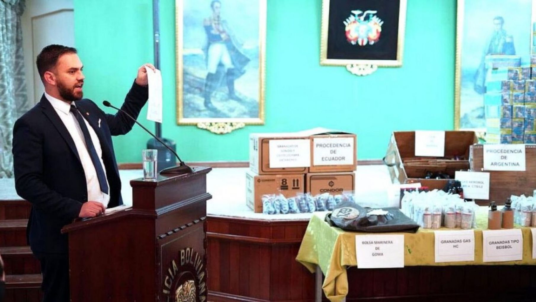 Bolivia presentó las armas y municiones enviadas por la Argentina y Ecuador