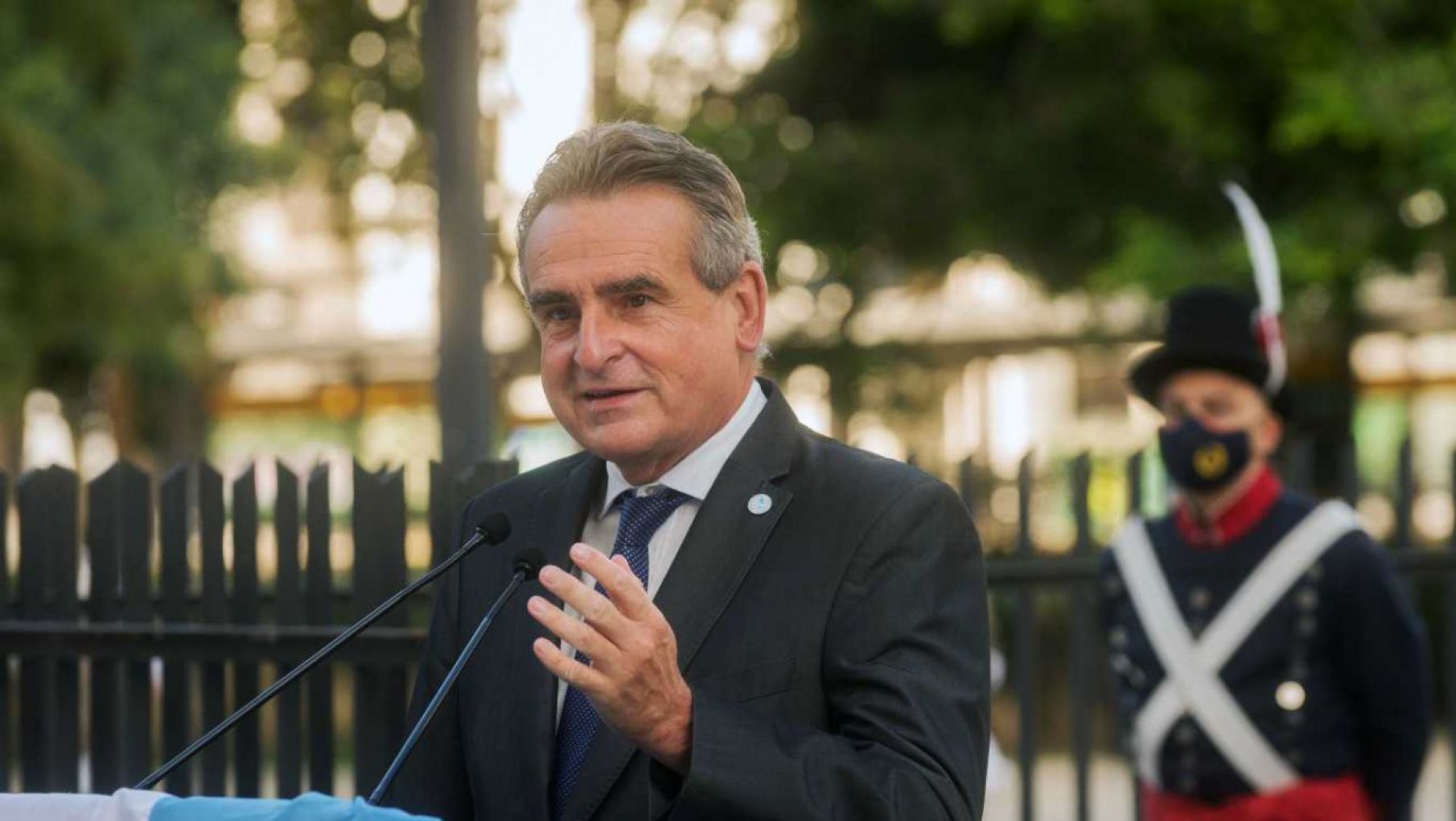 Rossi enciende la interna con Perotti y lo tilda de "candidato testimonial"